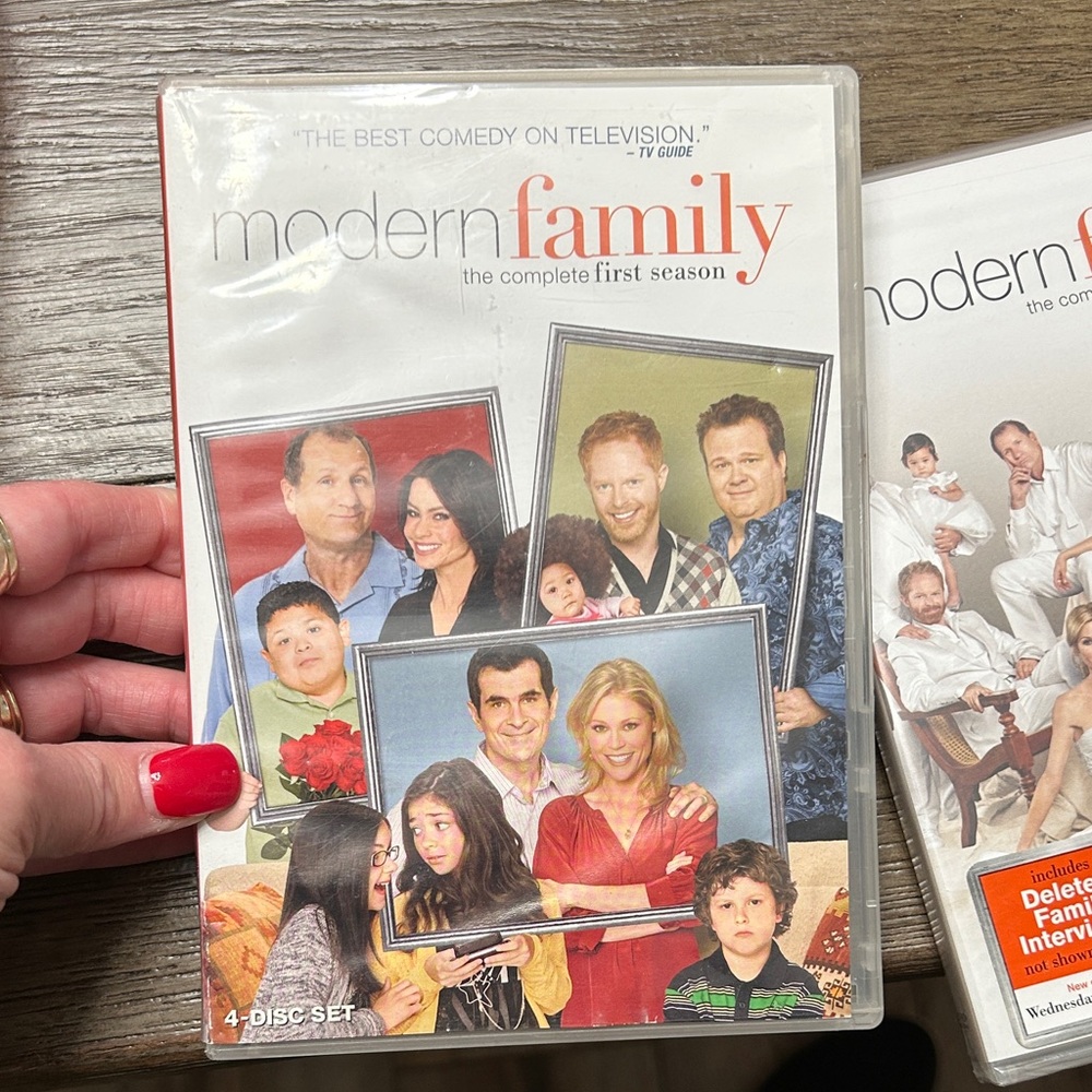 Modern Family Season 1 and 2 DVD Set Total of 7 discs